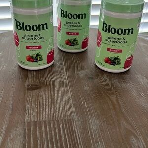 Bloom Green and Red Nutrient-Rich Containers